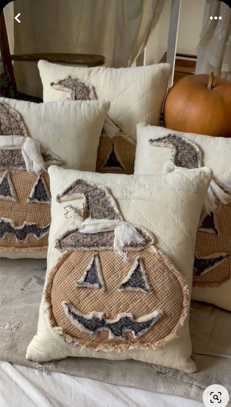 Fall Pillow Sewing Pattern, Vintage Pillows Ideas, Pillow Stuffing Ideas, The Halsey Homestead, Pumpkin Pillows Diy, Pillows To Sew, Halloween Pillows Diy, Fall Pillows Diy, Autumn Pillows