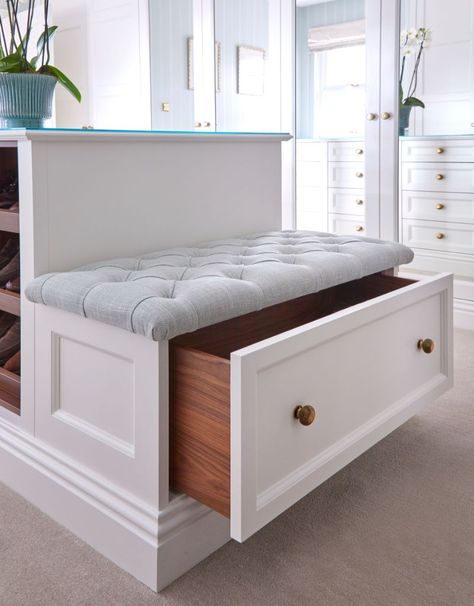 Closet Stool Walk In, Wardrobe With Bench Seat, Dressing Room In Bedroom, Dressing Area In Bathroom, Custom Closets With Island, Dressing Room With Vanity, Dressing Room Island Ideas, Suitcase Storage Ideas Closet, Dressing Room Window Seat