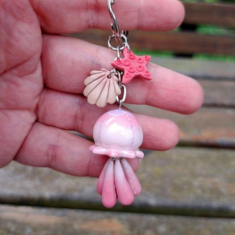 Carry a piece of ocean everywhere you go with this unique jellyfish keychain!  Every piece is lovingly hand crafted with polymer clay and painted with tiny lovely details. The color is protected with a coat of resin to make it even more durable. Infused with its own unique character and charm, this keychain is the perfect touch of ocean magic for your everyday life or for a special gift. Measures are around: Jellyfish  3.5 x 2 cm   ( 1.38 " x 0.79" inches ) Keychain Total Lenght  8.5 cm   ( 3.35 Charms For Keychains, Jellyfish Polymer Clay, Air Dry Clay Jellyfish, Polymer Clay Jellyfish, Cute Clay Keychains, Ceramic Jellyfish, Brain Keychain, Clay Keychain Ideas, Cute Polymer Clay Charms