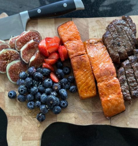 Fruit And Meat Diet, Healthy Carnivore Meals, Animal Based Meal Prep, Carnivore Aesthetic, Paleo Aesthetic, Animal Based Meals, Whole Foods Aesthetic, Primal Meals, Animal Diet