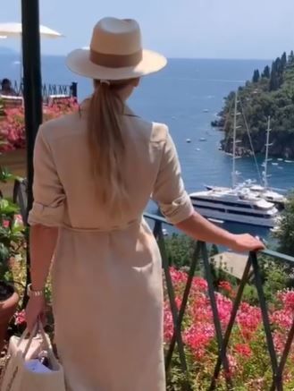 Elegant Feminine Style, Anna Bey, Long Sleeve Summer Dress, Vacation Fashion, Elegant Outfit Classy, Academia Style, Outfit Classy, Elegant Feminine, Modern Feminine