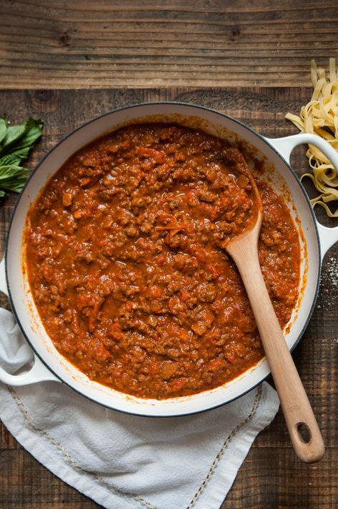 Postpartum Meal, Italian Meat Sauce, Drink Making, Cooking With Ground Beef, Bruschetta Recipe, Bolognese Sauce, Fresh Oregano, Cooked Veggies, Dinner Food