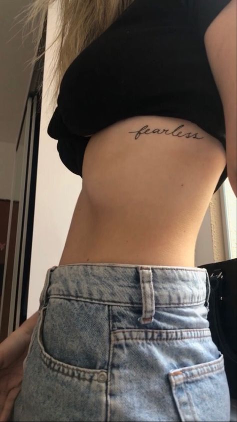 Girl Rib Tattoos, Fearless Tattoo, Alas Tattoo, Tattoos On Side Ribs, Maching Tattoos, Rib Tattoos For Women, Waist Tattoos, Taylor Swift Tattoo, Tattoo Schrift