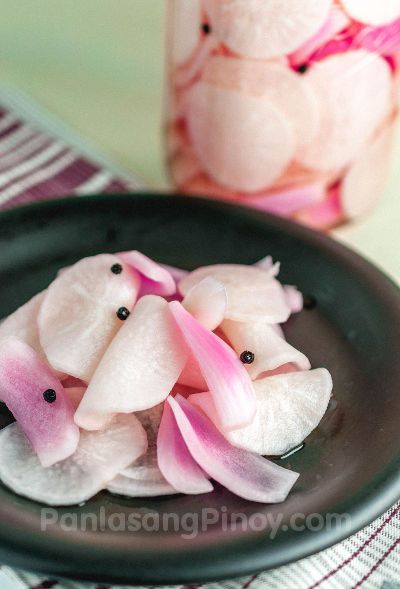 Atcharang Labanos is a Filipino term that is used to describe Pickled Daikon Radish. This is a simple pickled radish prepared using basic pickling ingredients. Atcharang labanos is best paired with fried fish or meat along with steamed white rice. Labanos Recipe, Pickled Daikon Radish, Pagkaing Pinoy, Indian Pickles, Lutong Pinoy, Pickled Daikon, Pinoy Recipe, Pickled Radish, Daikon Radish