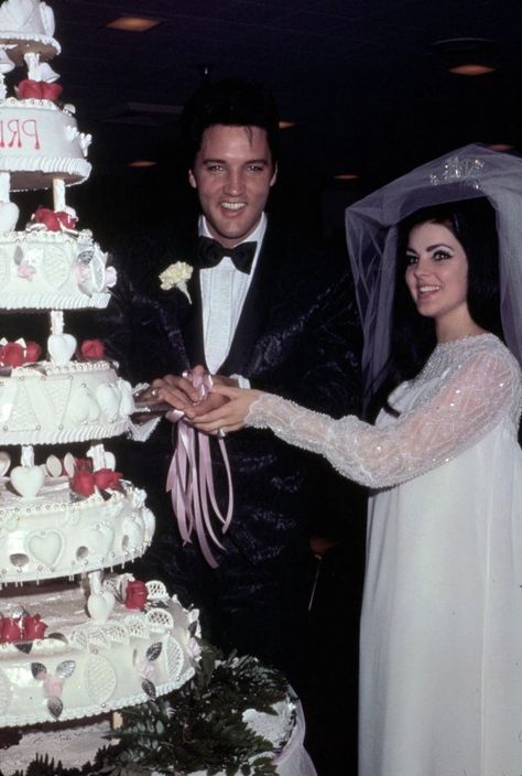 Elvis Presley And Priscilla, Priscilla Presley Wedding, Lambeth Cakes, Priscilla Beaulieu, Iconic Couples, Elvis Wedding, Elvis Presley Priscilla, Elvis And Me, Presley Family