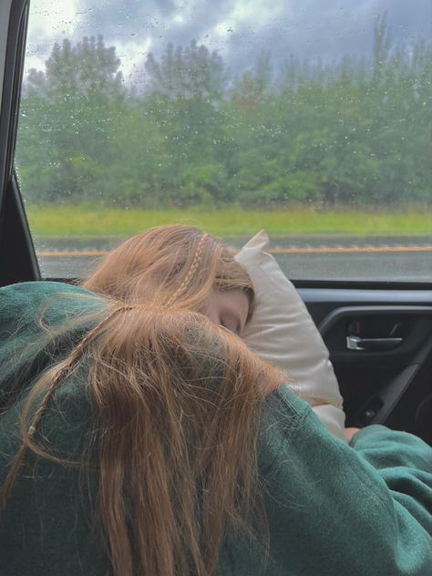 Muted greens and long light brunette hair while laying on a pillow against the car window Road Trip Photos In Car, Road Trip Aesthetic Couple, Road Trip Pictures, Sleeping In Car, Road Trip Must Haves, Fantasy Lifestyle, Packing Aesthetic, Van Road Trip, Road Trip Vibes