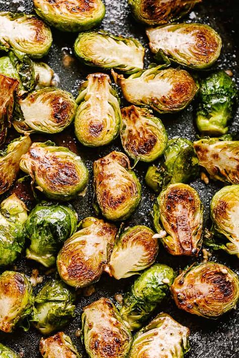 Pan Fried Brussel Sprouts, Brussel Sprouts Recipes Easy, Roasted Brussel Sprouts Oven, Baked Brussel Sprouts, Sauteed Brussel Sprouts, Fried Brussel Sprouts, Cooking Brussel Sprouts, Crispy Brussel Sprouts, Brussel Sprout Recipes Roasted