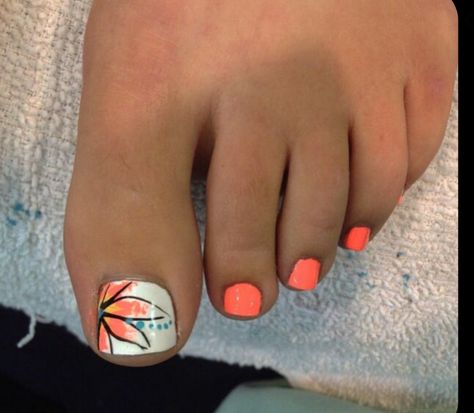 Orange Nails Pedicure, Hawaii Toenails, Tropical Pedicure Ideas, Tropical Pedicure Designs, Hawaii Pedicure Ideas, Summer Beach Toe Nails, Vacation Toenails, Big Toe Design, Beach Toenails