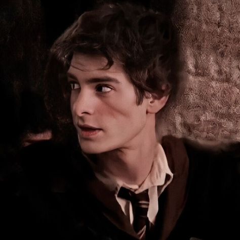 Remus Lupin Icons, Remus Lupin Young, Remus Lupin Marauders Era, Remus Lupin Fancast, Remus Lupin Marauders, Remus Lupin Moony, Andrew Garfield Remus Lupin, Remus Lupin Aesthetic, Ice Fantasy