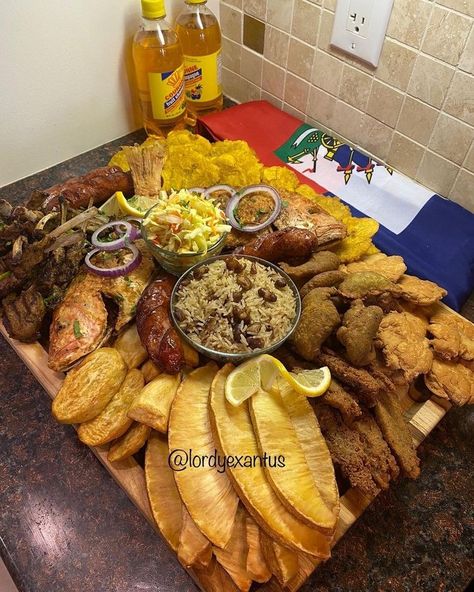 Carribean Food, Haitian Food Recipes, Food Babe, Island Food, Caribbean Recipes, Food Goals, Food Platters, African Food, Wedding Food