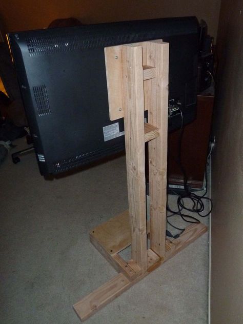 Diy Tv Mounting, Homemade Tv Stand, Outdoor Tv Stand, Diy Tv Stand Ideas, Pallet Vanity, Lcd Tv Wall, Tv Stand Wall, Flat Screen Tv Stand, Tv Floor Stand