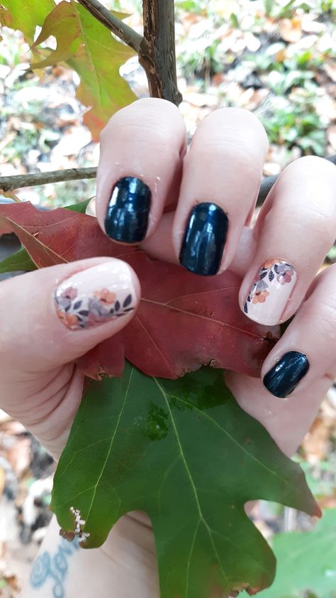 Floral obligation with jewel of Mumbai Fall Color Street, Fall Color, Color Street, Fall Colors, Mumbai, Nails, Floral, Beauty, Color