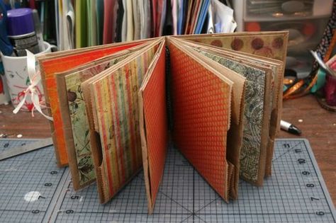 Make A Journal, Paper Bag Books, Brown Paper Lunch Bags, Paper Bag Scrapbook, Paper Bag Album, Handmade Journals Diy, Paper Bag Crafts, Paper Lunch Bags, Paper Lunch