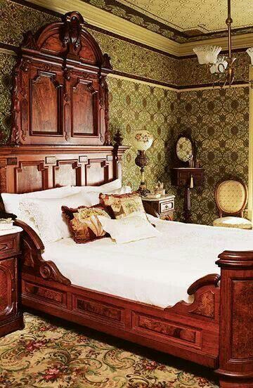 Beautiful bed Victorian Bedrooms, Victorian Bed, Victorian Home Interior, Beautiful Beds, Victorian Home Decor, Victorian Bedroom, Victorian Interior, Victorian Interiors, Beautiful Bed