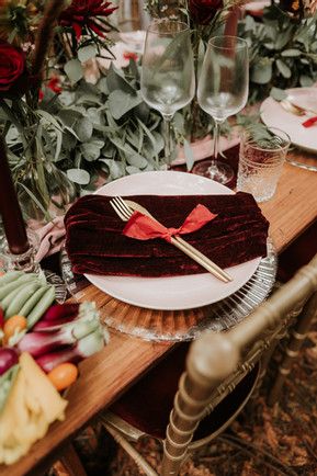 Outdoor Urban Place Setting Velvet Napkins, Sequin Table, Blue Emerald, Christmas Dinner Table, Luxury Table, Green Table, Woodland Wedding, Burgundy Wedding, Wedding Napkins