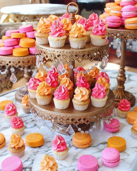 Wanting some uniqueness to your wedding treats? We have a list of the unique wedding cupcake ideas! Read the post! Wedding Cupcakes Decoration Ideas, Healthy Baking Alternatives, Wedding Cupcakes Decoration, Sugar Free Pastries, Colorful Wedding Cakes, Vegan Pastries, Making Cakes, Colorful Cupcakes, Wedding Treats