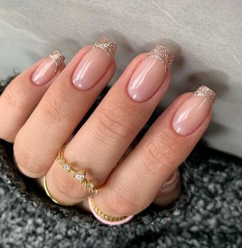 Classic Nails Elegant, Medium Tapered Square Nails, Pink Glitter French Tip Nails, Glitter French Tip Nails, Glitter French Tip, Unghie Sfumate, Tapered Square Nails, French Tip Acrylic Nails, Casual Nails