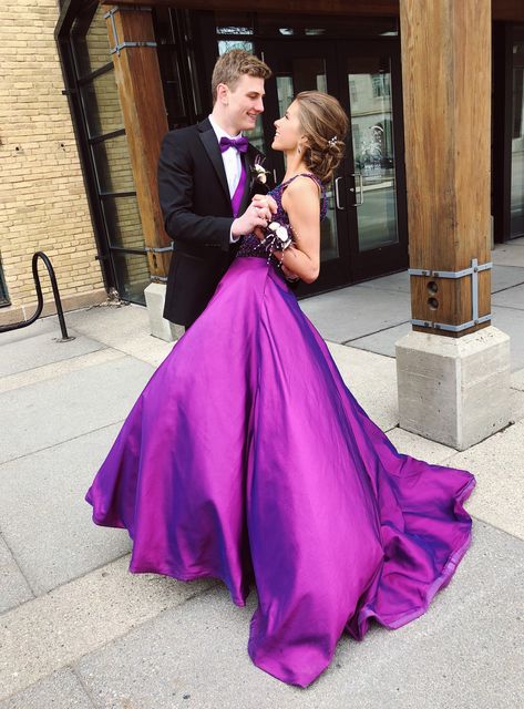 Prom Picture Ideas For Couples, Picture Ideas For Couples, Prom Couple Pictures, Prom Picture Ideas, Prom Pictures Group, Couples Prom, Matric Farewell, Prom Pictures Couples, Prom Goals