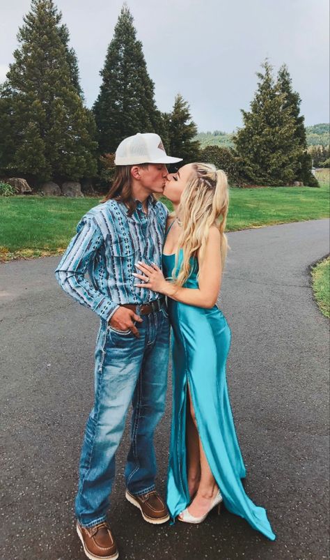 Western Formal Dresses, Best Photo Ideas, Country Prom, Couples Prom, Couple Prom, Prom Dress With Split, Cute Country Couples, Prom Pictures Couples, Prom Goals