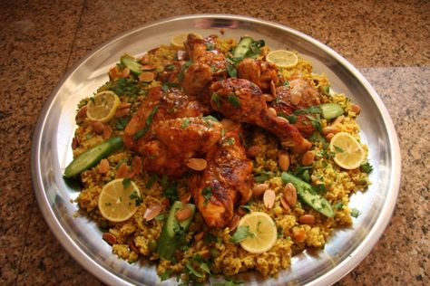 Arabic Spiced Chicken Ouzi Recipe, Middle East Food, Arabian Food, Spiced Chicken, Paneer Recipes, Dash Diet, Chicken Spices, Recipe Chicken, Palace Hotel