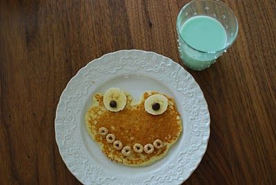 frog pancakes, would be cute to go along w/ lesson or book on frogs! Frog Pancakes, Frog Theme, Frog Pictures, Leap Day, My Father's World, Kid Projects, Theme Days, Leap Year, Kid Food