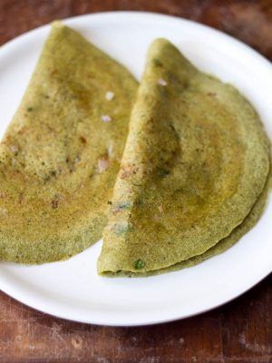 Pesarattu Recipe, Moong Dal Dosa, Popular Breakfast Recipes, Andhra Recipes, South Indian Breakfast Recipes, Food Photoshoot, Dosa Recipe, Moong Dal, Veg Dishes