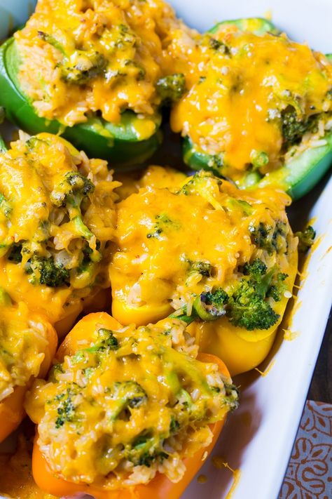 Fall Stuffed Peppers, Vegetarian Broccoli Recipes, Best Stuffed Pepper Recipe, Vegetarian Stuffed Peppers, Pepper Recipes, Cheese Stuffed Peppers, Stuffed Pepper, Southern Kitchen, Tasty Vegetarian Recipes