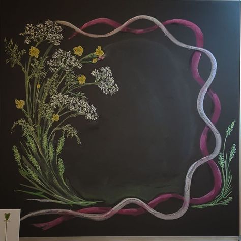 Waldorf Chalkboard Drawings Grade 1, Chalkboard Art Classroom, Back To School Chalkboard Art, Blackboard Design, School Chalkboard Art, Chalkboard Flowers, Blackboard Drawing, Chalkboard Wall Art, Board Drawing