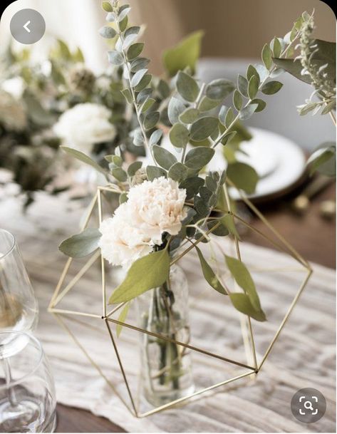 Geometric Centrepieces, Pretty Wedding Centerpieces, Sphere Table, Beautiful Wedding Centerpiece, Centerpiece Diy, Simple Wedding Flowers, Simple Wedding Centerpieces, Wedding Centerpieces Diy, Wedding Centerpiece