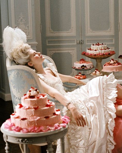 Group Editorial, Marie Antoinette Aesthetic, Sofia Coppola Movies, Marie Antoinette Party, Marie Antoinette 2006, Sister Photos, Winter Boho, Vintage Fairies, Sofia Coppola