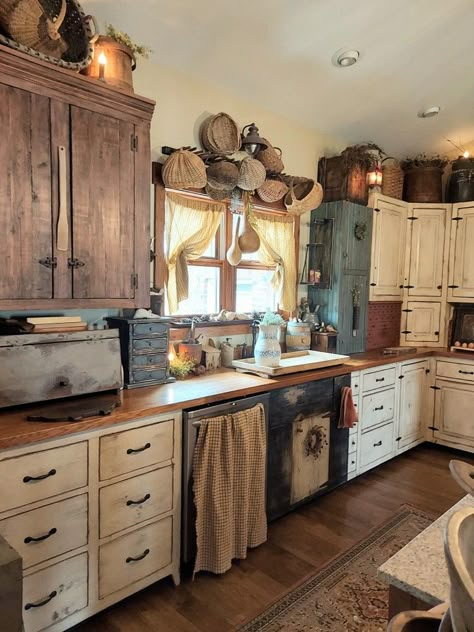 My prim-farm kitchen Primitive Kitchen Cabinets, Primitive Home Decorating, Colonial Kitchens, Primitive Decor Ideas, Epoxy Countertops, Colonial Kitchen, Rustic Country Kitchens, Farmhouse Primitive, Cabin Kitchens