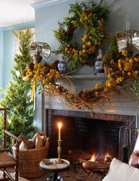 Christmas Mantel Decorations Lewis Miller Lamp Christmas Decor, Ideas For Fireplace, Citrus Christmas, New England Christmas, Fruit Christmas, Holiday Decorating Ideas, Living Room Mantel, Christmas Decorating Ideas, Winter Fruit