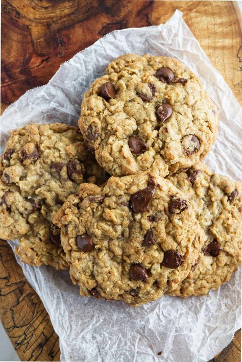 Chewy and gooey cookies in only 7 minutes?! These chocolate chip oatmeal cookies are cooked in an air fryer which allows them to cook to a nice crispy outside with a chewy inside, the perfect cookie! #airfryer #dessert #cookies #chocolatechipcookies Air Fryer Oatmeal Breakfast Cookies, Oatmeal Air Fryer, Air Fryer Oatmeal Cookies, Airfryer Desserts, Rodeo Food, Oatmeal Butterscotch, Oat Chocolate Chip Cookies, Chocolate Chip Oatmeal Cookies, Dessert Cookies