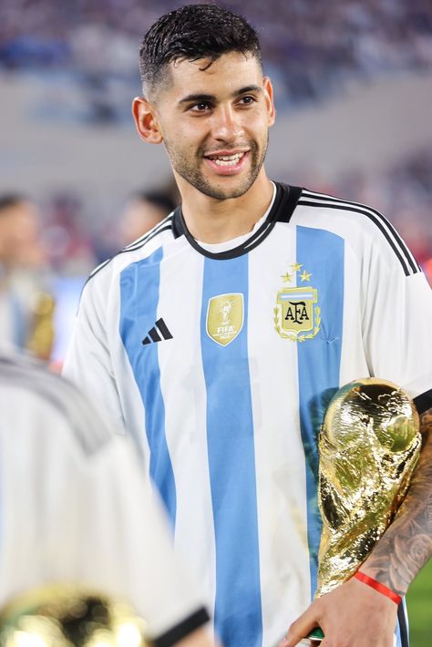 Argentina Wallpaper, Cuti Romero, Fifa 2022, Soccer Goal, Messi 10, National Football Teams, Football Wallpaper, Future Boyfriend, Modern Fashion