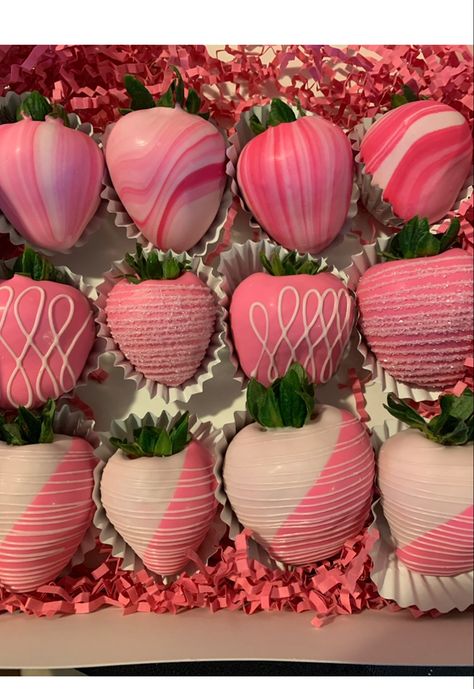 Pink Birthday Strawberries, Pink Chocolate Strawberries, Chocolate Covered Strawberries Birthday, Chocolate Covered Strawberries Designs, Pink Chocolate Covered Strawberries, Berry Ideas, Valentine 2024, Chocolate Covered Desserts, Chocolate Covered Strawberry Recipe