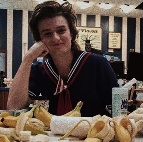 Steve Harrington Aesthetic, Scoops Ahoy, Steve Harrington Stranger Things, Joe Kerry, Beautiful Joe, Stranger Things 3, Stranger Things Steve, Stranger Things Actors, Stranger Things Characters