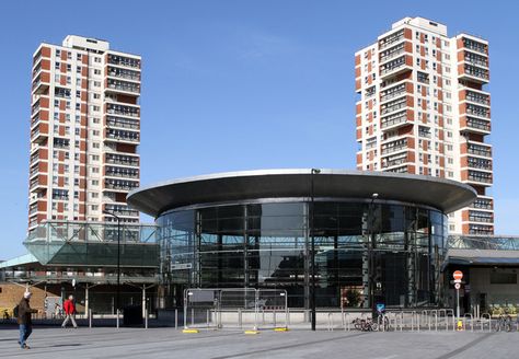 Canada Water Bus Station-London/ Architect: Eva Jiricna Canada Water London, Rotherhithe London, Southwark London, Glass Entrance, London Walking Tours, Round Building, Water Station, London Marathon, Tower Block