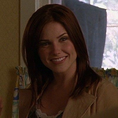 Brooke Davis Short Hair, Brooke Davis, Silver Linings, Tree Hill, One Tree Hill, Silver Lining, One Tree, Short Hair, Short Hair Styles