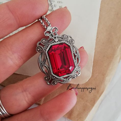 "Isabelle Lightwood Inspired Ruby Necklace Oxidized Silver Plated Brass + Austrian crystal + Stainless Steel EXCLUSIVE DESIGN BY L'ACCHIAPPASOGNI JEWELRY since 2018 © L'Acchiappasogni Jewelry (first published Jan. 26, 2018) This stunning piece is inspired by the ruby necklace worn by Isabelle \"Izzy\" Lightwood, one character of The Mortal Instruments trilogy of the Shadowhunters World. This high quality piece is made of a detailed and ornated octagon shape pendant setting, that has 5mm high fil Izzy Lightwood, Victorian Art Deco, Isabelle Lightwood, Octagon Shape, Red Pendants, Ruby Crystal, Swarovski Stones, Ruby Necklace, Victorian Art