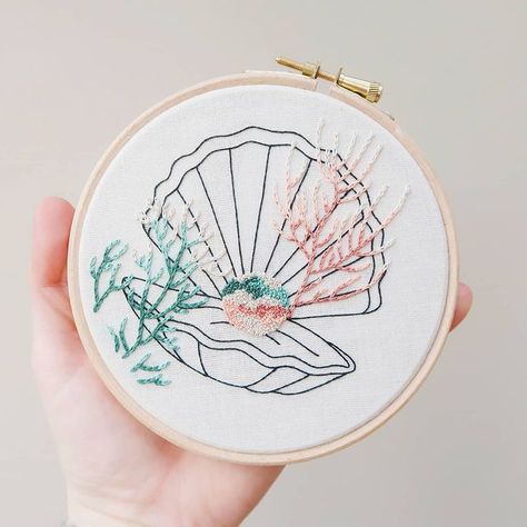 kate beardmore on Instagram: “Sea Shell embroidery pattern is now available as a PDF digital download! 🐚✨ . #embroiderypattern #naturelover #embroiderykit #homedecor…” Seashells Embroidery Designs, Shell Embroidery, Nautical Embroidery, Summer Sewing Projects, Modern Embroidery Kit, Digital Embroidery Patterns, Diy Broderie, Diy Embroidery Kit, Wooden Embroidery Hoops