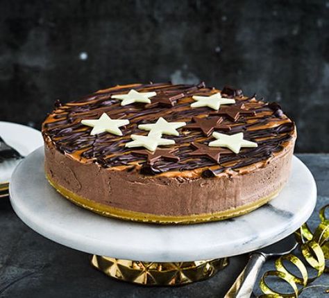 Millionaire’s cheesecake Millionaires Cheesecake, No Bake Chocolate Cheesecake, Chocolate Torte, How To Make Cheesecake, Buttery Biscuits, Bbc Good Food, Chocolate Cheese, Salted Caramel Chocolate, Mary Berry