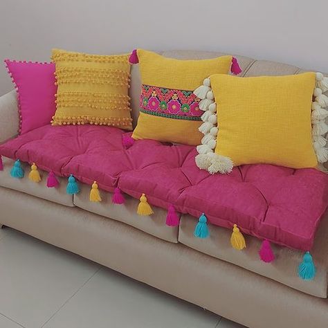 Sofa Throw Ideas, Sofa Cover Ideas Living Rooms, Sofa Cover Ideas, Diy Sofa Cover, Crochet Furniture, Sofa Covers Online, Sofa Throw Cover, Boho Lounge, Colorful Room Decor