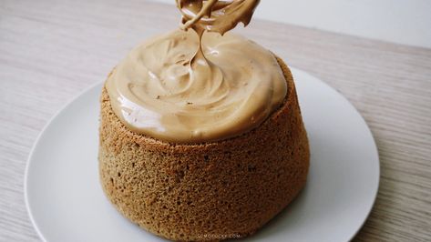 Dalgona Coffee Recipe Coffee Chiffon Cake Recipe, Chiffon Cake Recipe, Mug Cake Microwave, Creamy Coffee, Ukrainian Recipes, Coffee Cream, Moroccan Food, Chiffon Cake, Polish Recipes