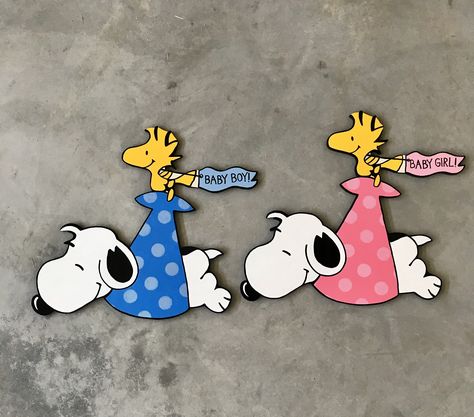 Snoopy Baby Shower Decorations, Snoopy Baby Shower Theme, Snoopy Baby Room, Snoopy Crafts, Snoopy Room, Charlie Brown Baby, Snoopy Nursery, Bolo Snoopy, Snoopy Baby Shower