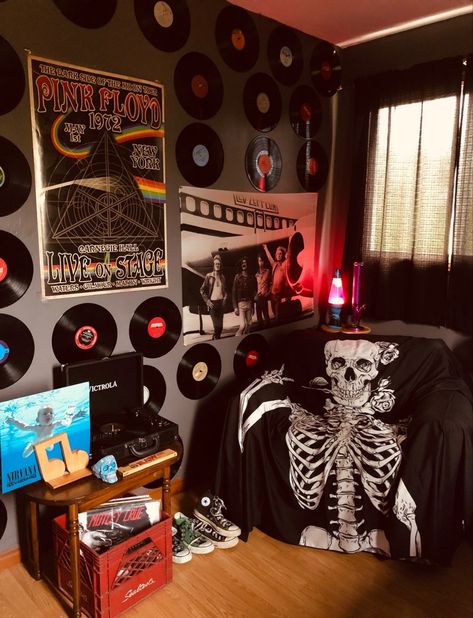 Rock Room Aesthetic, Rock Bedroom Ideas, Punk Room Ideas, Rock Room Ideas, Punk Bedroom Aesthetic, Punk Rock Room, Punk Rock Bedroom, Punk Bedroom, Rock Bedroom