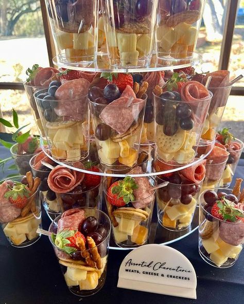 Billy Garrett on Instagram: "Custom charcuterie cups for a beautiful Bridal Shower this weekend! 🤍🕊️ Let us help you cater your next event, meeting, or get together. 🧀 Email us at secretchefofwaco@gmail.com ✉️" Charcuterie Party, Charcuterie Cups, Charcuterie Inspiration, Charcuterie Platter, Charcuterie Recipes, Bridal Shower Food, Baby Shower Food, Party Food Appetizers, Food Platters