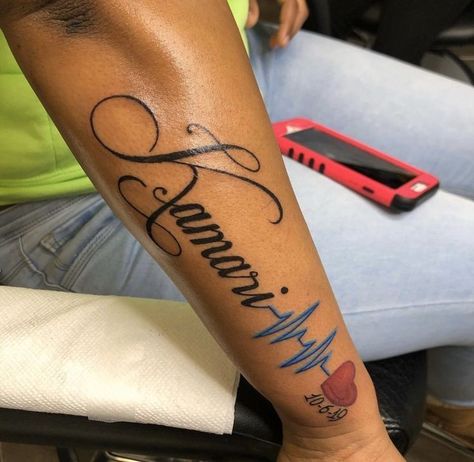 Niece Name Tattoo Ideas, Black Couple Tattoos, Tatoos Names, Tattoos For My Daughter, Baby Girl Tattoo Ideas, Boyfriend Name Tattoos For Women, Baby Tattoos For Moms, Baby Girl Tattoo, Cute Name Tattoos