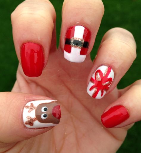 Santa And Rudolph Nails, Present Nails, Reindeer Nails, Santa Nail Art, Santa Hat Nails, Present Bow, Ladybug Nails, Prom Nail Designs, Nail Therapy