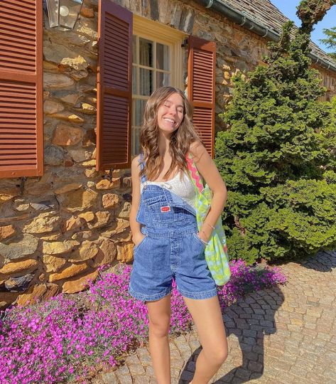 Overalls Outfit Cottagecore, Floral Tank Top Outfit, Cottagecore Outfits Overalls, Short Overalls Outfit Summer Aesthetic, Cute Cottagecore Overalls, Short Overalls Outfit, Floral Overall Shorts, Spring Tank Tops, Overalls Fashion