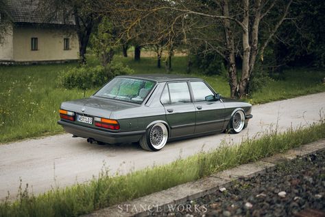 https://stanceworks.com/2020/07/knowing-what-you-want-yannik-maiers-1987-bmw-e28-520i-photographed-by-ross-delaney/ E28 Bmw, Bmw Collection, Bmw 520, Bmw Vintage, German Grand Prix, Bmw E28, Classic Bmw, Bmw Classic Cars, Bmw Classic